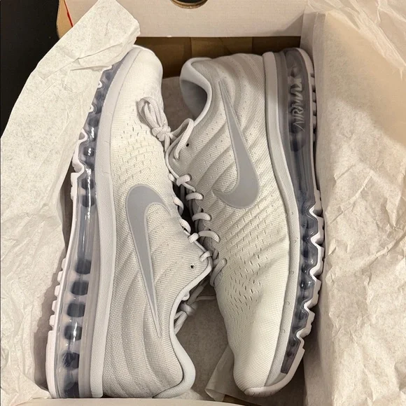 Nike Air Max 2017 in Pure Platinum, Wolf Grey and White - Picture 5 of 6